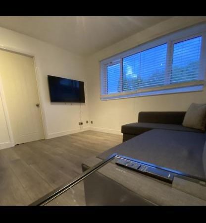 Modern 2 Bed Apartment & Free Parking Кентърбъри Екстериор снимка