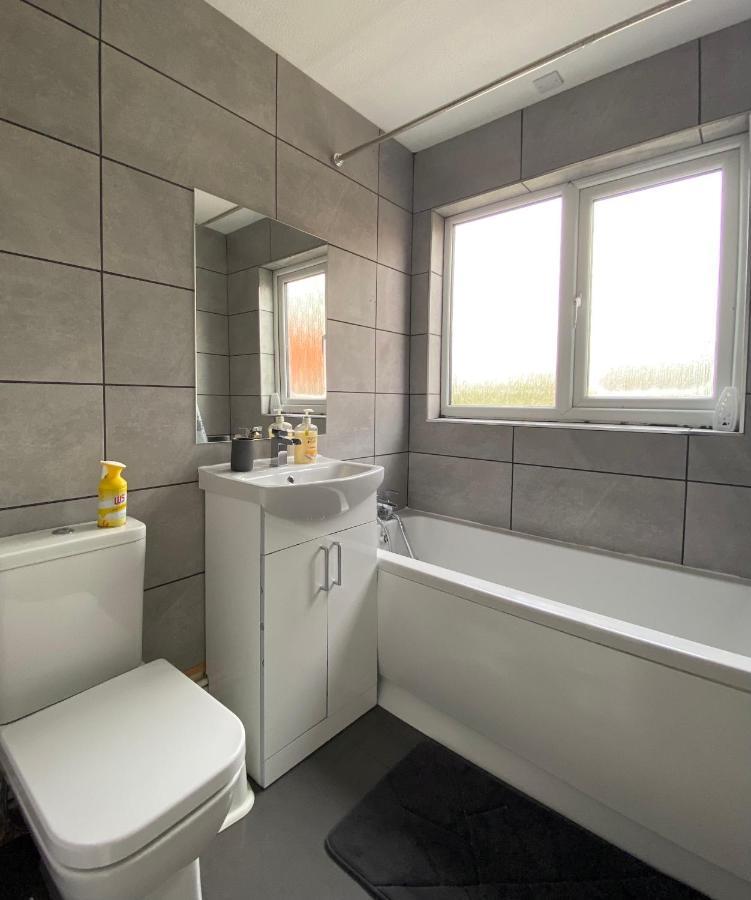 Modern 2 Bed Apartment & Free Parking Кентърбъри Екстериор снимка