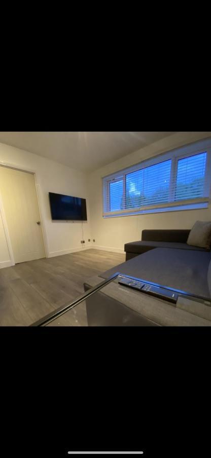 Modern 2 Bed Apartment & Free Parking Кентърбъри Екстериор снимка