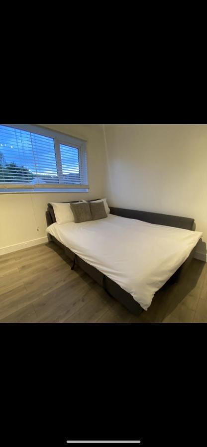 Modern 2 Bed Apartment & Free Parking Кентърбъри Екстериор снимка