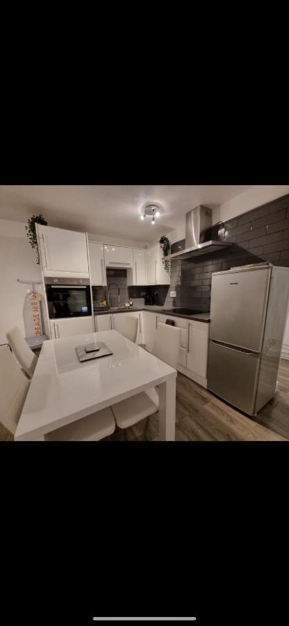 Modern 2 Bed Apartment & Free Parking Кентърбъри Екстериор снимка